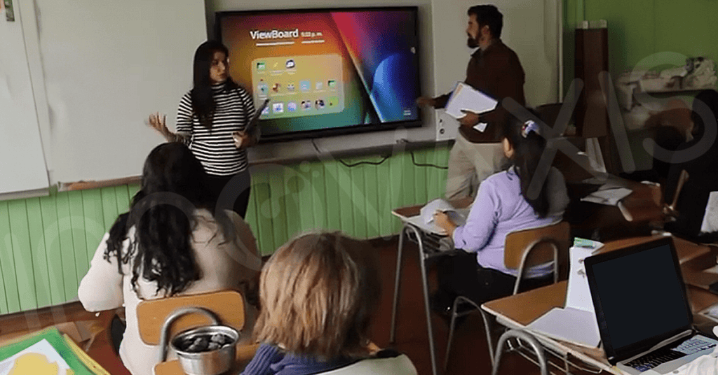 Lee más sobre el artículo Capacitación de Pantallas Inteligentes en Escuela Particular de Malihue