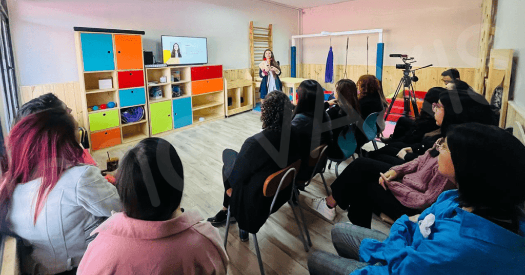 Lee más sobre el artículo Jornada de capacitación de Sala Sensorial en Colegio Santa Clara