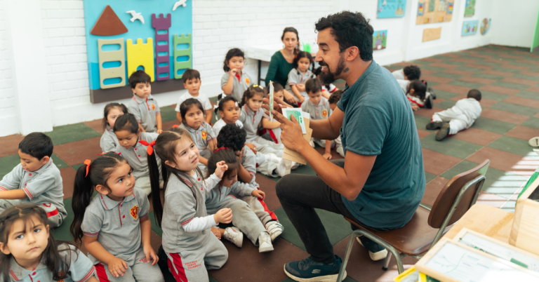 Lee más sobre el artículo Entrega de Patio para preescolar Escuela Santa Filomena de Viña del Mar