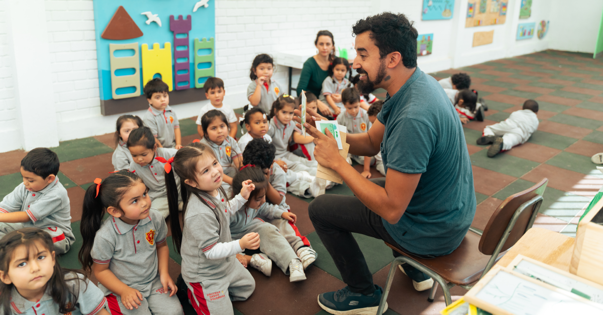 En este momento estás viendo Entrega de Patio para preescolar Escuela Santa Filomena de Viña del Mar