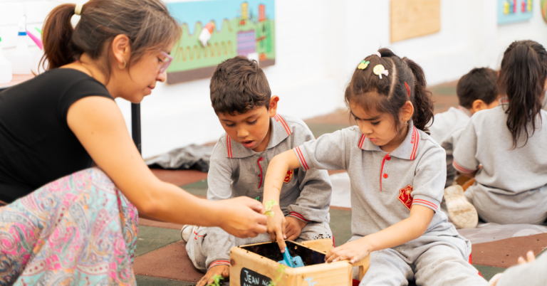 Lee más sobre el artículo Las metodologías activas y el aprendizaje a través del descubrimiento: un camino necesario para el desarrollo de habilidades en niñas y niños