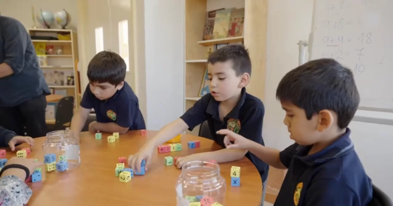 Lee más sobre el artículo Las niñas y niños de la Escuela Limachito ya están usando su Laboratorio COPISI Lab