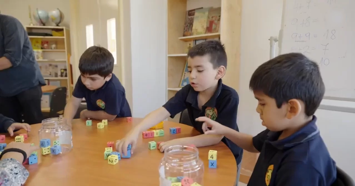 En este momento estás viendo Las niñas y niños de la Escuela Limachito ya están usando su Laboratorio COPISI Lab