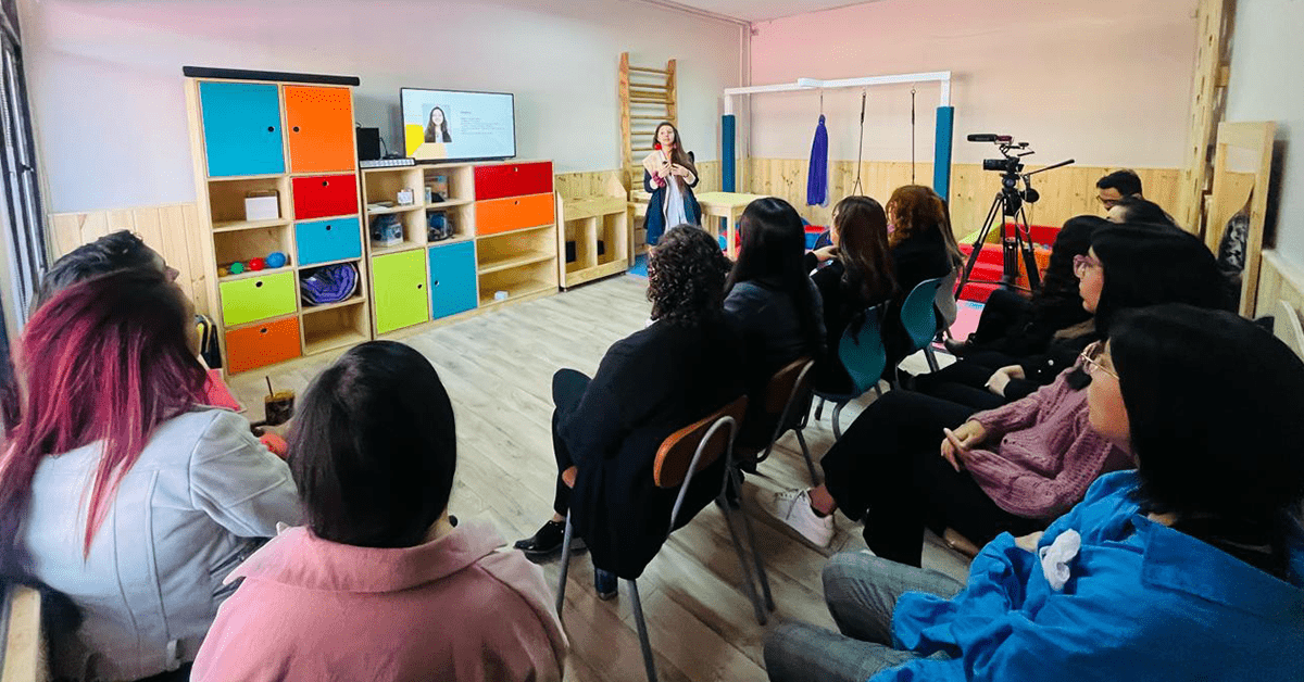 En este momento estás viendo Jornada de capacitación de Sala Sensorial en Colegio Santa Clara