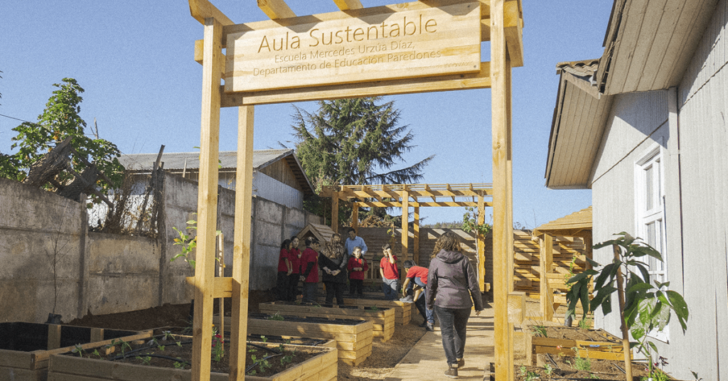 Lee más sobre el artículo Entrega y capacitación de Aula Sustentable y Sala Sensorial para la Escuela Mercedes Urzúa Díaz de la comuna de Paredones.